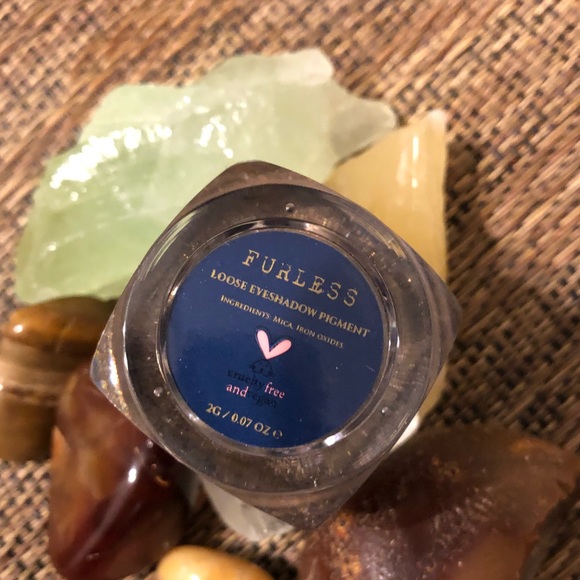 Furless Loose Eye Pigment in Seduce - Picture 3 of 8